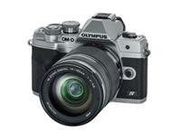 Olympus Kamera-Kit OM-D E-M10 IV + M.Zuiko 14-150mm II (silber / schwarz)